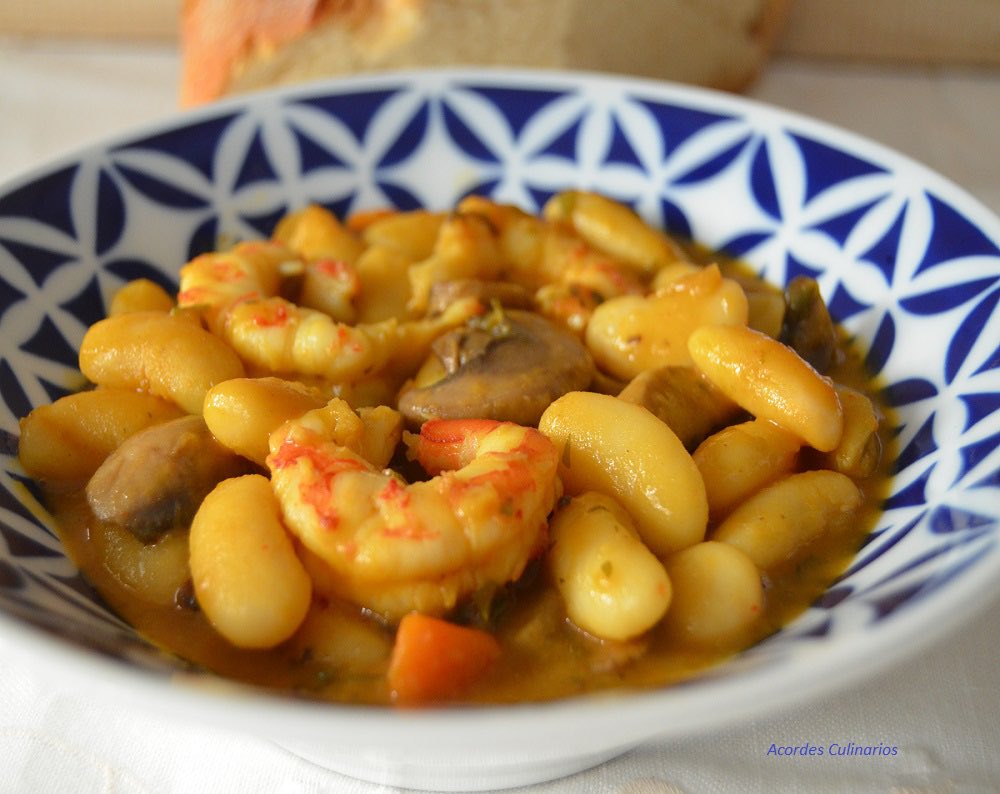 Convirtiendo por arte de magia un miércoles en día festivo .
Fabes caseras con Portobello y langostinos. 
Próximamente en mi blog . 
#fabes #Asturias #comidasdefiesta #tradicion #vaportiprimoalladondeestes