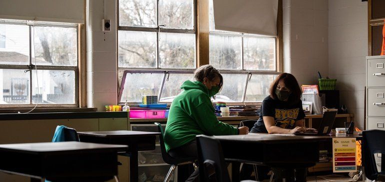 Is there a better way to approach staff meetings? This article proposes implementing time for #teachers to share and discuss ideas, strategies, and takeaways. This approach boosts teachers' voices and reduce their stress. #teacherlife buff.ly/3Efn5Xd