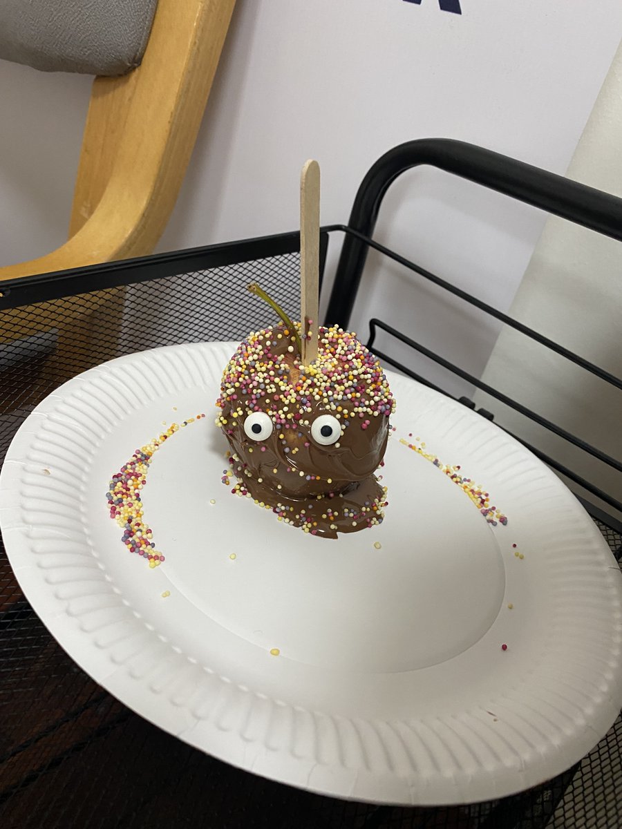 HCHFH_Service's tweet photo. Halloween fun at HCHFH with our Families Together Team. The children and adults had a fantastic time making their treats and decorations!
🕷️🎃🍬🍫 https://t.co/Zf7ifonw6i