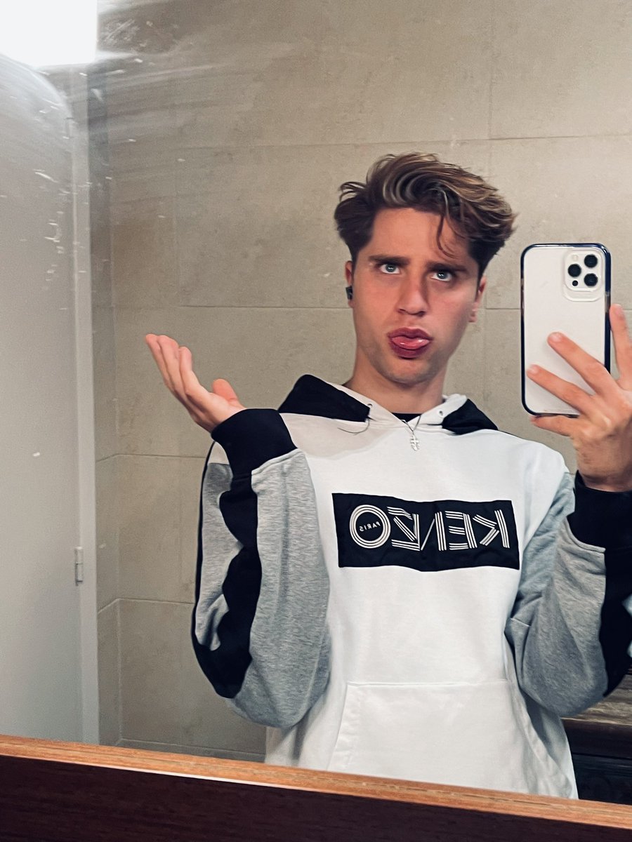 emartineeez's tweet photo. HOY VOLVEMOS EN STREAM! 
5 SUBS = CHUPITO 🍹 https://t.co/9uUlJC5wZZ