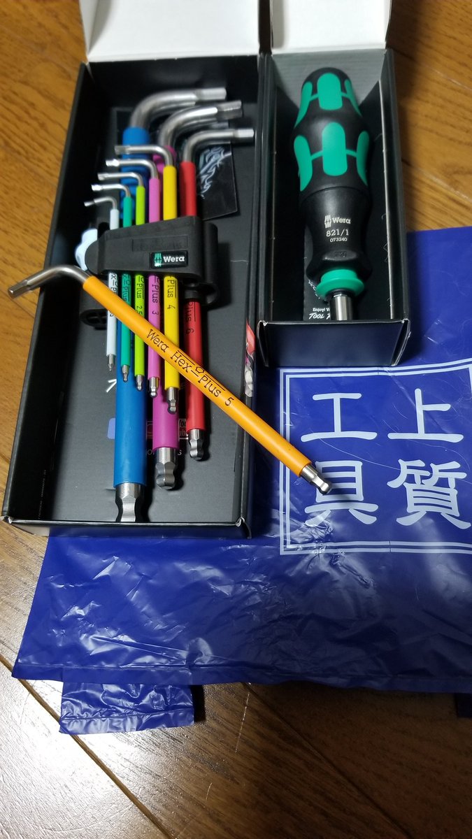 masahiro01141's tweet photo. Xoverpointの帰りに
久々にファクトリーギヤなんば店さん
に寄って来ました⤴✨
バンセで買えないWERAとかHAZETとかstahlwilleとか現物見れるの有難いです✨
WERAのヘックスプラスとアクティブインサイダー？✋

#ファクトリーギヤ
#FACTORYGEAR
#上質工具
#ファクトリーギヤなんば
#wera
#HexPlus https://t.co/9Nak5GZsfc