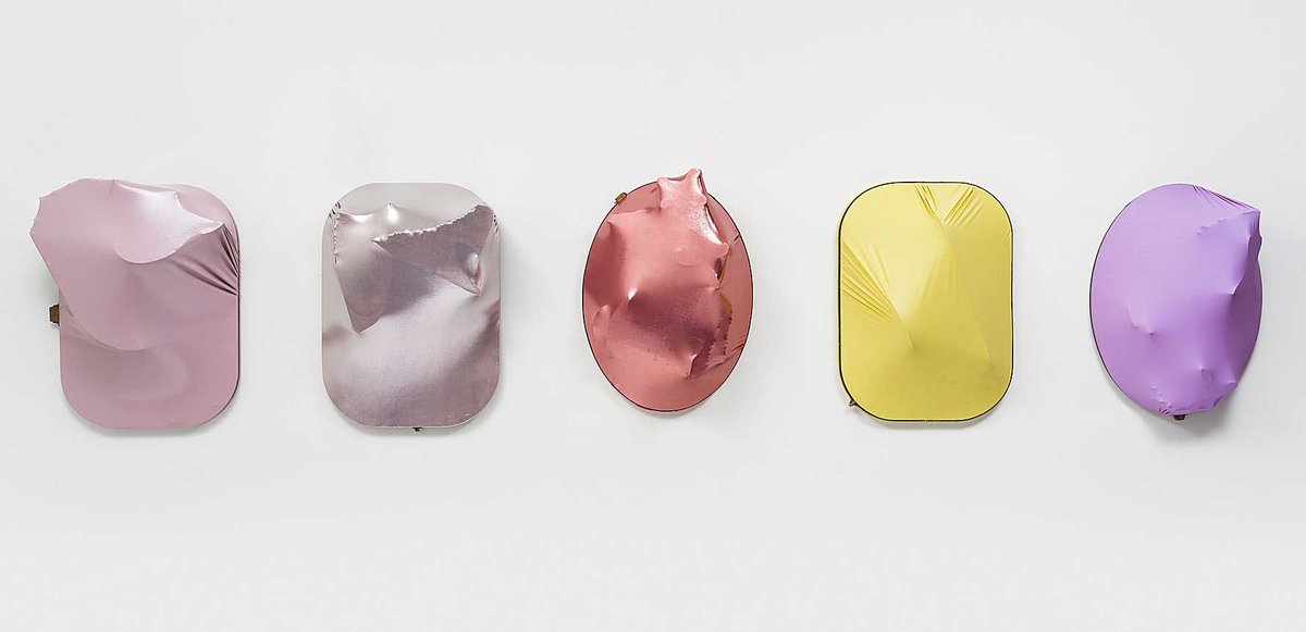 Congrats to Sonia Kacem, winner of the 2021 #ZurichArtPrize, awarded annually by <a href="/Zurich/">Zurich Insurance</a> and <a href="/hauskonstruktiv/">Haus Konstruktiv</a>. The Geneva-born Swiss-Tunisian artist will have an exhibit at the museum opening tomorrow and running through Jan. 16, 2022. Well done Sonia! 👉hauskonstruktiv.ch/deCH/ausstellu…