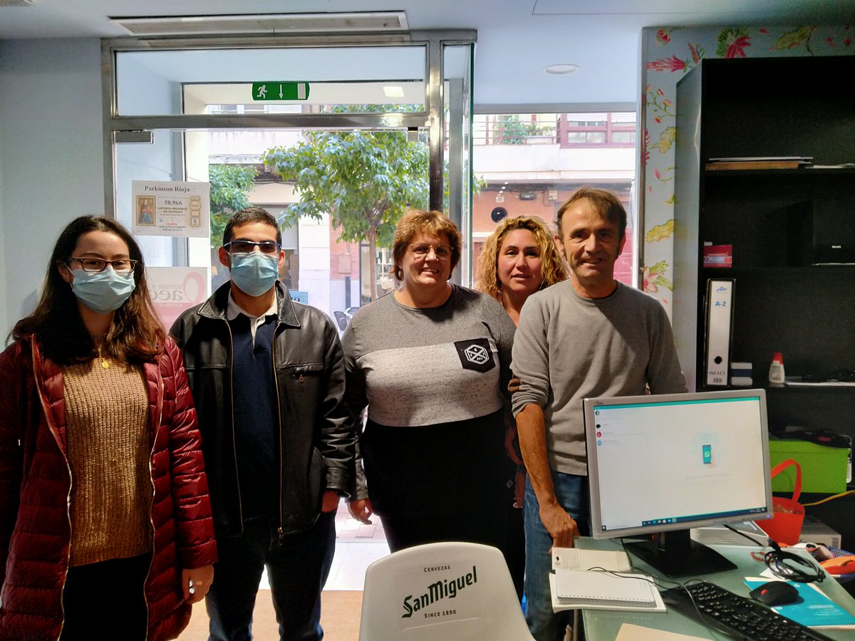 ☑ Esta mañana, nuestro socio <a href="/EncoreLab/">Encore Lab</a>  
ha donado a <a href="/rioja_parkinson/">Parkinson Rioja</a> material informático.
 
➡Un ejemplo de RSC en el sector TIC riojano. Dale un toke al parkinson
#sumarmultiplica