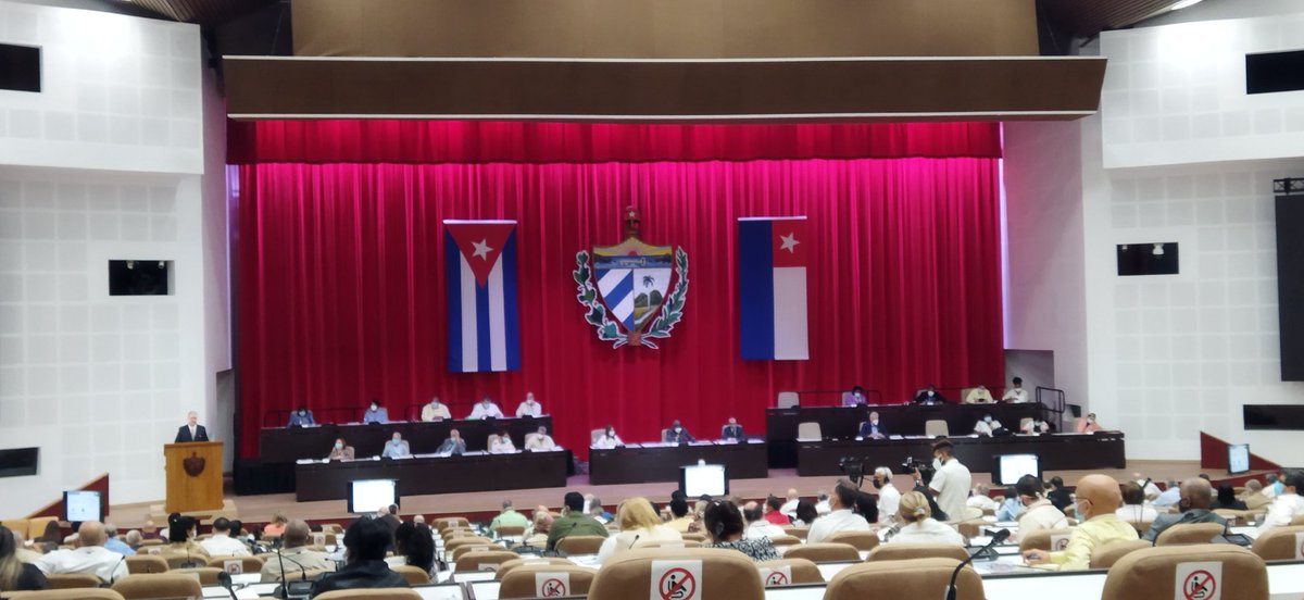 ClaudiaDRebelde's tweet photo. EstebanLazo, Pdte de la @AsambleaCuba remarcó recientes reflexiones del Presidente @DiazCanelB sobre perfeccionamiento del Poder Popular «La fórmula de #Cuba es un #PoderPopular que es intransferible...Todos los poderes se desarrollan a través del pueblo». #PoderPopular45Años https://t.co/67PsEBqNO1