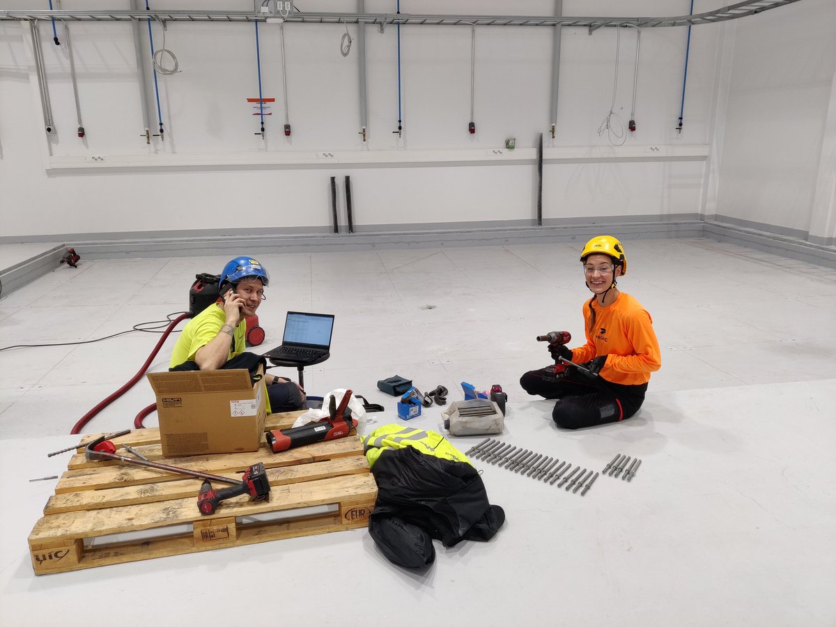 KiaLettelin's tweet image. Vau mikä #työpäivä! Iso rakennustyömaa, jolla tapahtuu koko ajan. Pulttipyssy tuli myös tutuksi 😃 Kiitos Jani! #TutustuKolleganTyöhön #Prohoc @ProhocOy