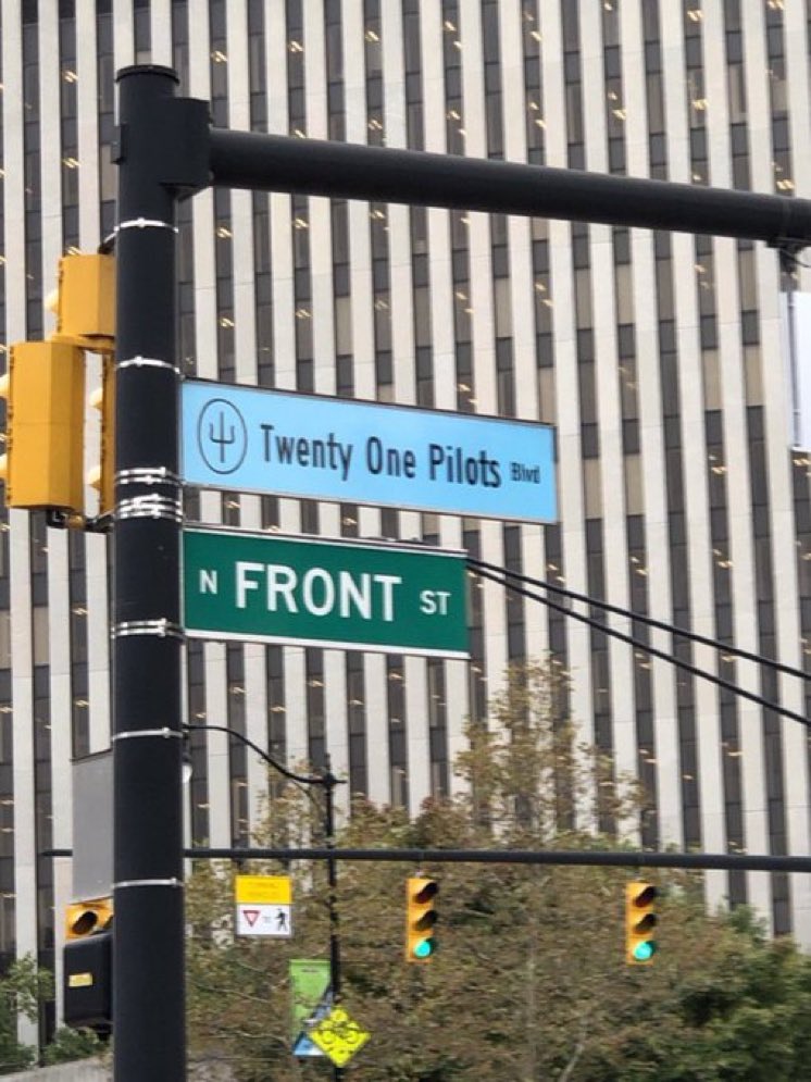 Juicewag's tweet photo. woke up today and my street name has been changed to this. one of the worst things this city has ever done. https://t.co/oQBFVK1HKV