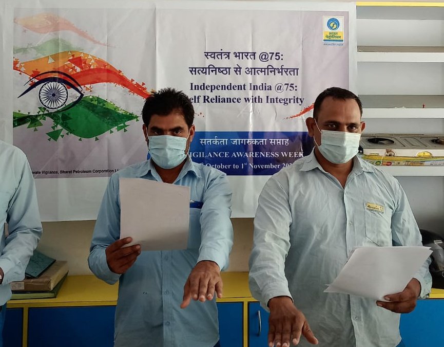 bpclpiyala's tweet photo. Vigilance Awareness Week from 2021. Pledge taken by staff of  LPG distributorships in Delhi &amp; Haryana under Piyala Territory. @BPCLimited @BPCL_StateDelhi @time3027 @guptap4168 @pandeyycbpcl @azaadsukesh @AbbasAkhtar18 @MonaSrivastava9 @Santosh72087448 https://t.co/C7zdM2bBVp