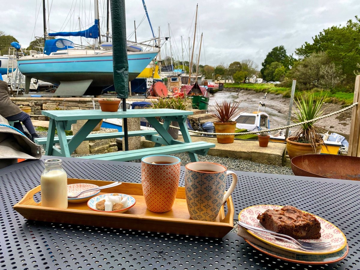 Lizard Hol Cottages tweet media