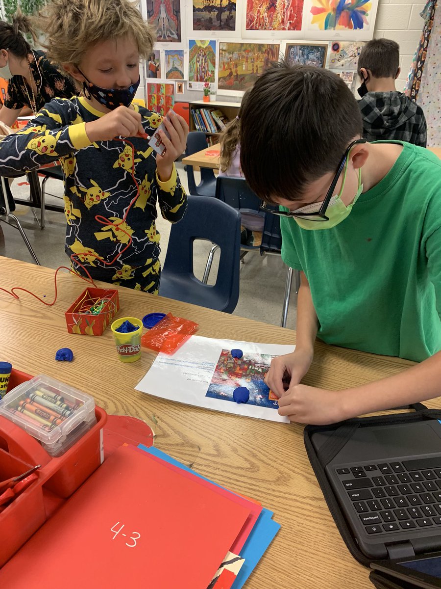 Thearclark's tweet photo. Makerspace showcase! 4th Ss used @scratch @makeymakey to bring artwork to life! #OESInspires #ITCinspres #fcpsitc @fcpsk12 https://t.co/mKswBFcoGn