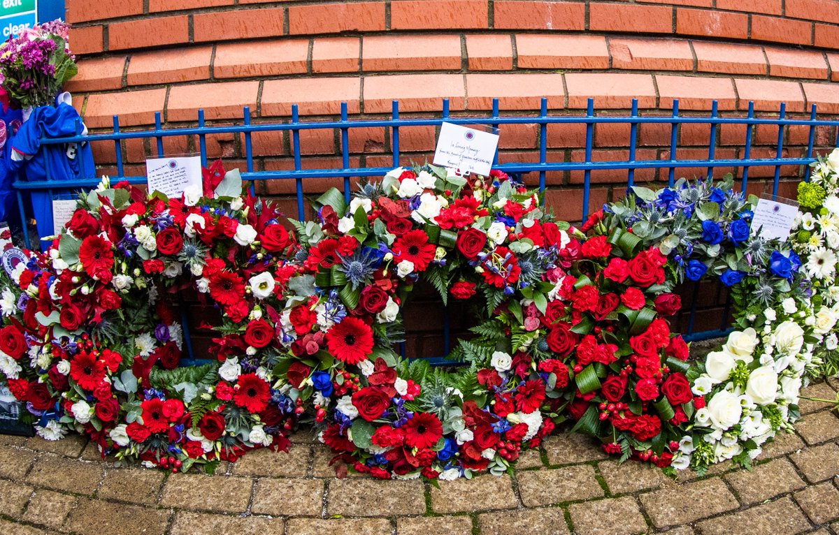 RangersFC's tweet photo. Club Directors, staff and players laid a wreath at Ibrox earlier today in tribute to Walter Smith. https://t.co/IhCNxIs68q
