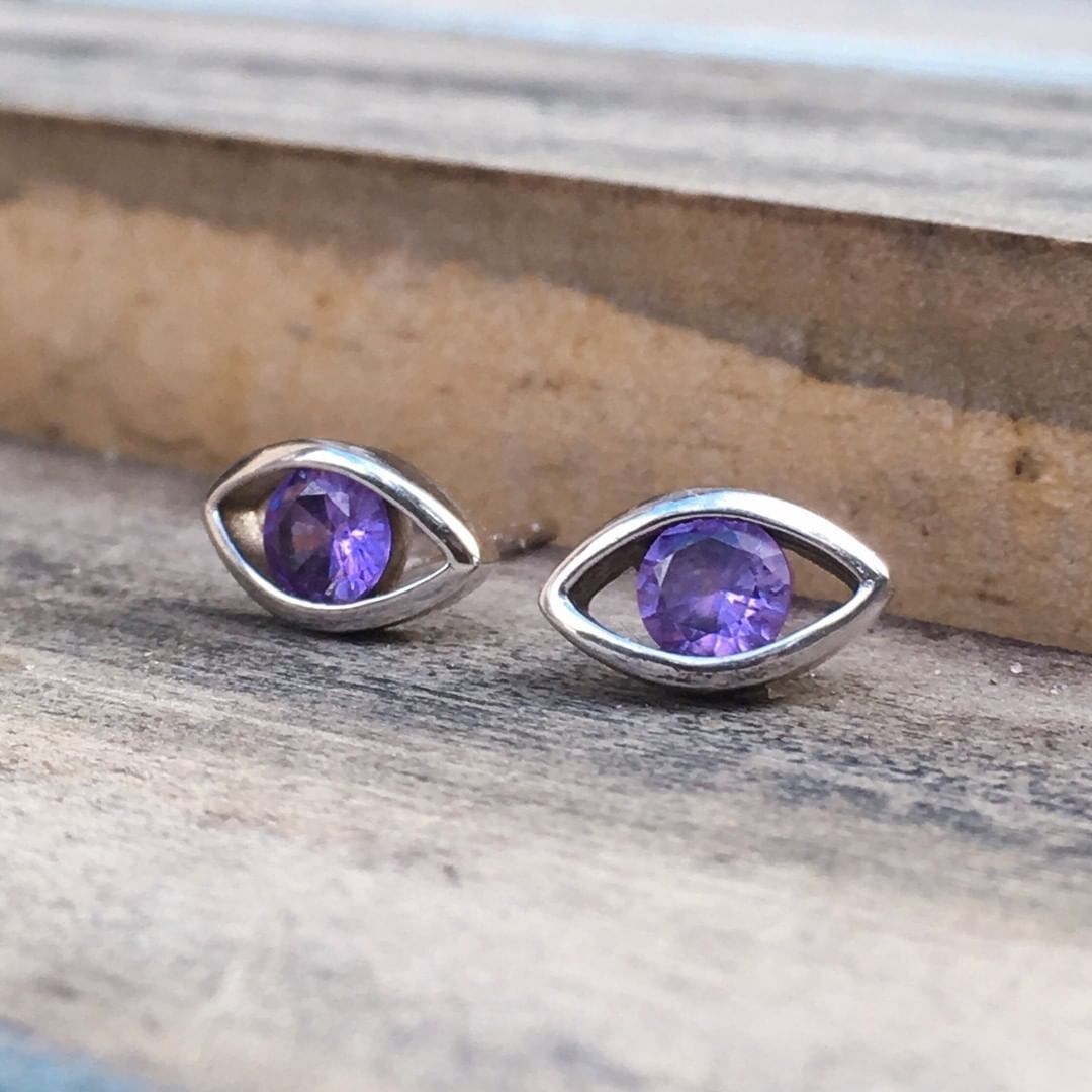 MyWonderSpark's tweet photo. The third eye is linked to spiritual communication. 
It can provide wisdom and insight, as well as deepen your spiritual connection. 

👉FOLLOW @MyWonderSpark for more mindful jewelry and intentional living inspiration. No craps, only good vibes!

#witchery#thirdeyechakra https://t.co/J7M0q76kvr
