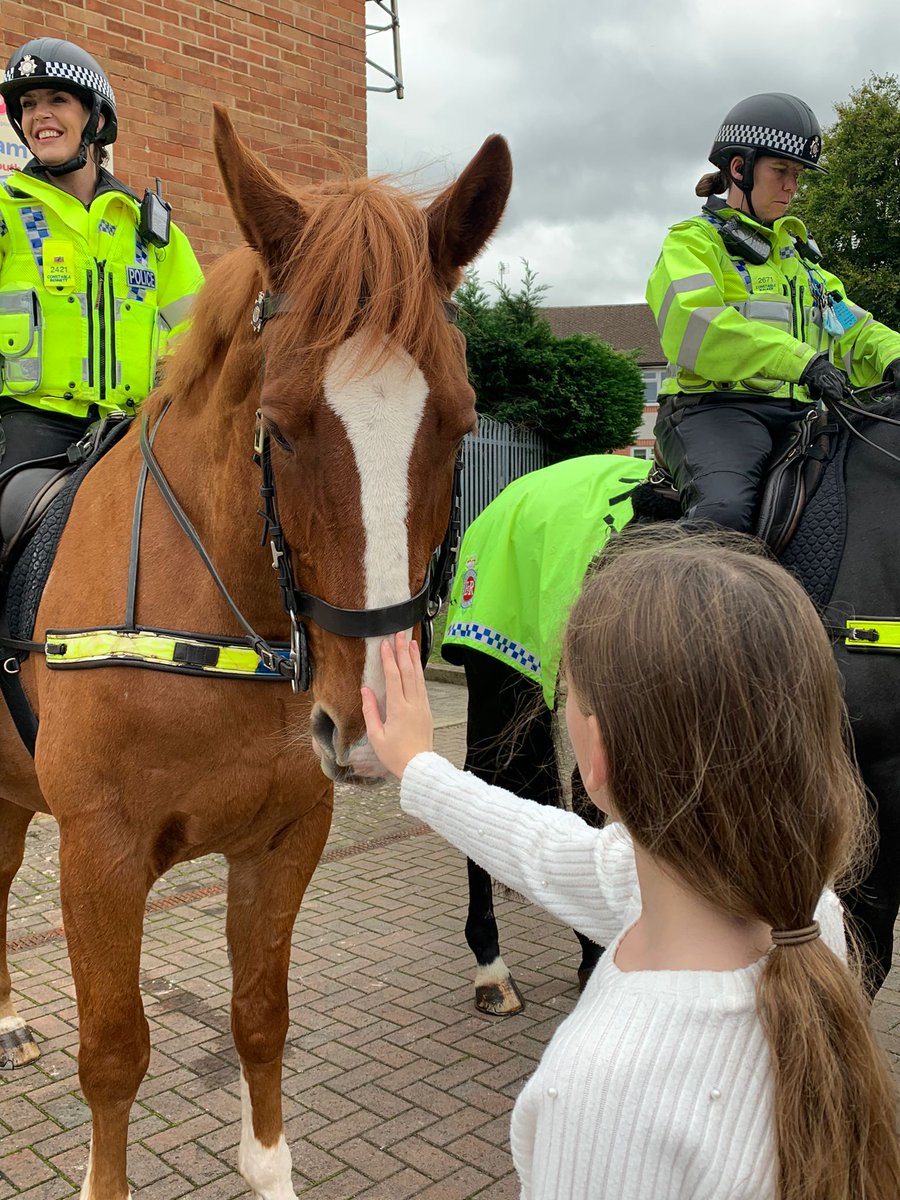 GlosYouth's tweet photo. There's never a dull moment in #YST
There we were enjoying Food and Fun at #Whaddon when who should pass but @GlosHorsePol
Thanks for stopping and allowing us to meet your horses! A real treat for Freya.
#community https://t.co/km3zmapH4a