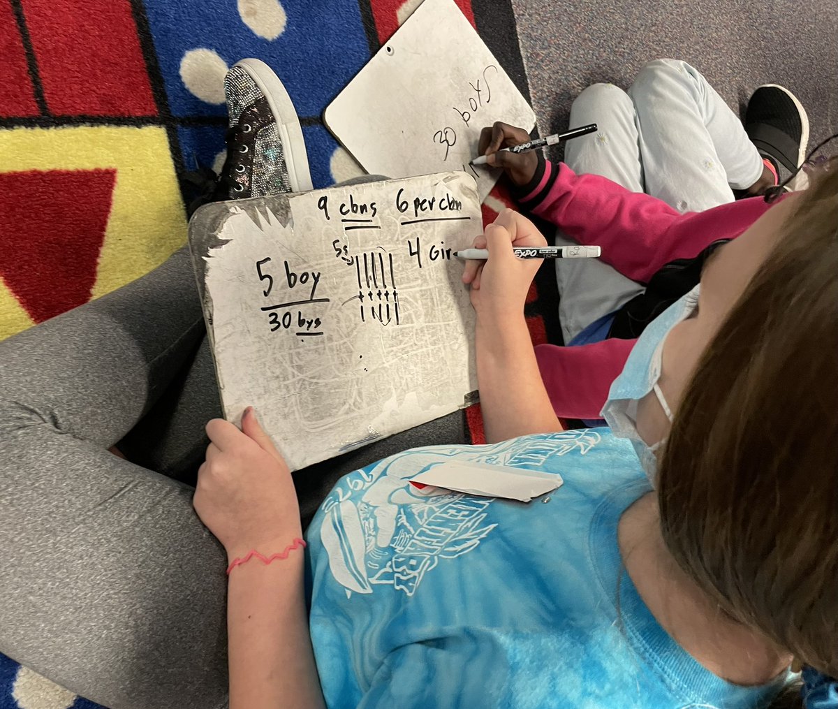 HandPtake3rd's tweet photo. #ThreeReads Protocal to unwrap multiplication word problems! Ss then #collaborated to find their own strategy to solve the problem! #flexibleThinkers @OkolonaES @jcpsK5math @SamBmathgal @readplusmath @ahigdonjcps #3rdGrade #math 🙌🏽 https://t.co/mgDUmix3Fr