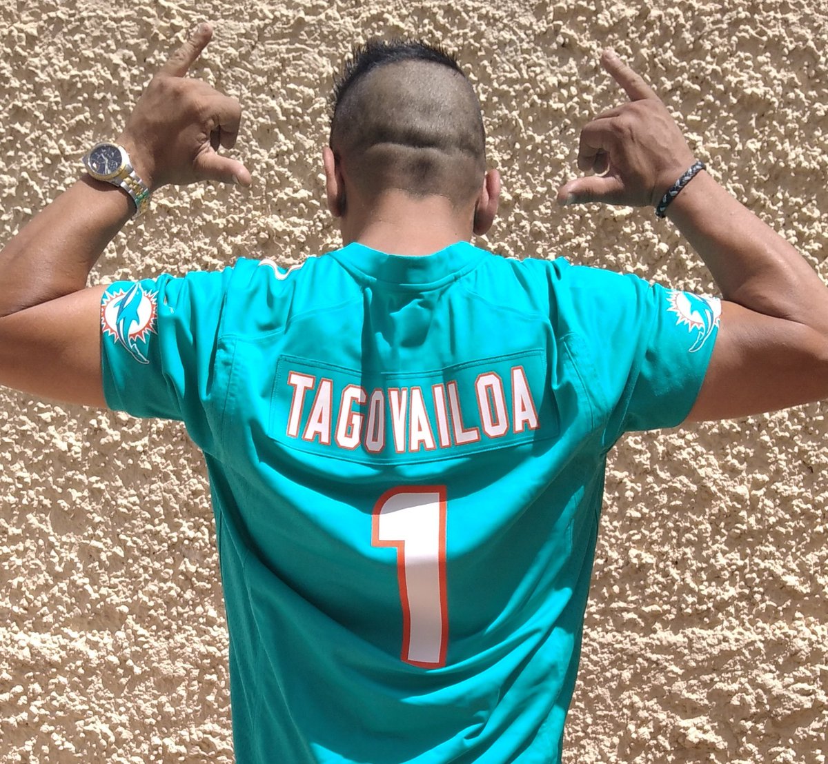 fernanGarcia42's tweet photo. @brettbeene @Tua @ian693_ @dolphreaky My QB1...💪💪💪
#FinsUp #TuaTime  #keepTua https://t.co/MCrBfyI5hC