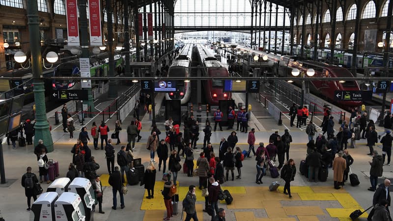 BFMParis's tweet photo. 🔴 ALERTE INFO
Paris: la gare du Nord évacuée à cause d'un bagage oublié, la circulation perturbée sur les RER B et D
https://t.co/yp9DfQlHK0 https://t.co/vnMX4E3iMG