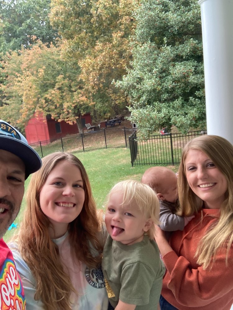 I love catching up with good friends and meeting new one like Henry!!!  @Holly_Seymour6  Maybe next time Lemon and <a href="/CourtneyDare_/">Courtney Dare</a>  can make a appearance 🐶