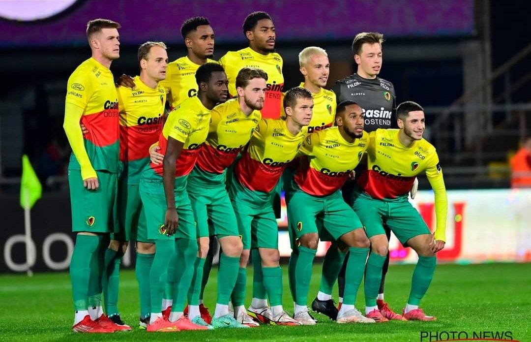 DenysPhilip's tweet photo. @kvoostende #retroshirt #crockycup #myteam #mycolours #wรจreldploegsje @KustboysKVO ๐๐๐๐โค๐ https://t.co/IDKcUrf09q