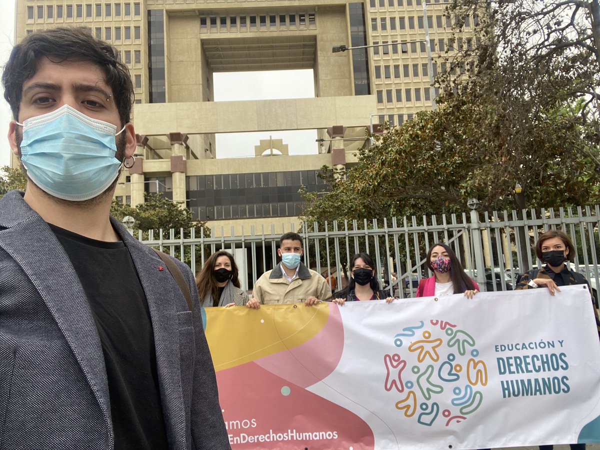 Estamos en el #Congreso a punto de lanzar nuestro #ProyectoDeLey sobre la necesidad de educar en derechos humanos en todos los establecimientos educaciones reconocidos por el Estado #EducaciónEnDDHH