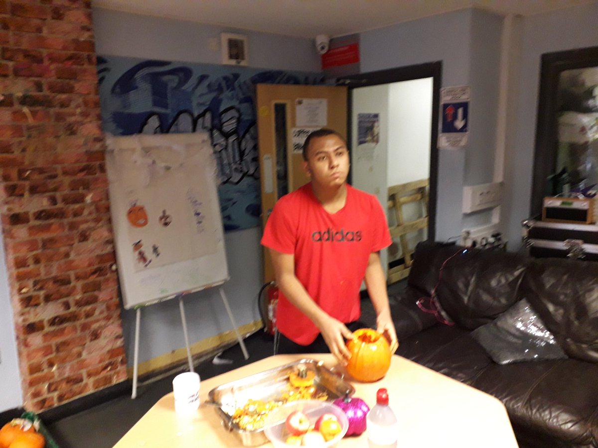 GrassrootsCF10's tweet photo. More π carving today. Will send you the pictures of the finished pumpkins later
#CYSGetCreative #Halloween https://t.co/GF72MLYld2