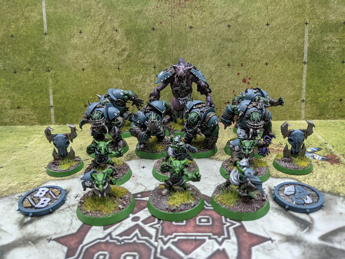 Still in time for Orctober! Got these guys done and ready for the pitch! Need a team name!!  #BloodBowl #WarhammerCommunity