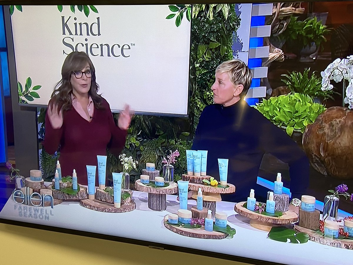 MonicaLewinsky's tweet image. so proud of my friend #VictoriaJackson for launching #KindScience skin care. it’s age positive and kind to your skin, animals, the planet + your wallet.