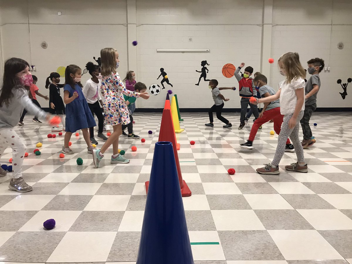 Mrs. Kalb’s 1st grade class practicing UH throwing cues in an exciting game of “Clean the Yard” 🍂❤️🍂 <a href="/WTJProgramAdmin/">Patrice Austin</a> <a href="/APatWTJ/">Allyson Atwell</a> <a href="/WTJPrincipal/">APS_WTJackson</a> <a href="/Myssjj/">Myss Johnson-Jelks</a> <a href="/SRSPE_/">Daniel Sprague</a>