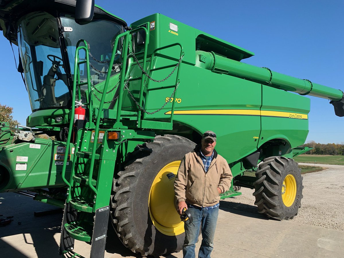 derek3dunn's tweet photo. 25+ years of red I think it’s safe to say my dad’s going through a mid-life crisis but we got new(ish) iron on the farm. 

Plenty of AgriGold corn left for this thing to eat! https://t.co/P2GLVfZyyr