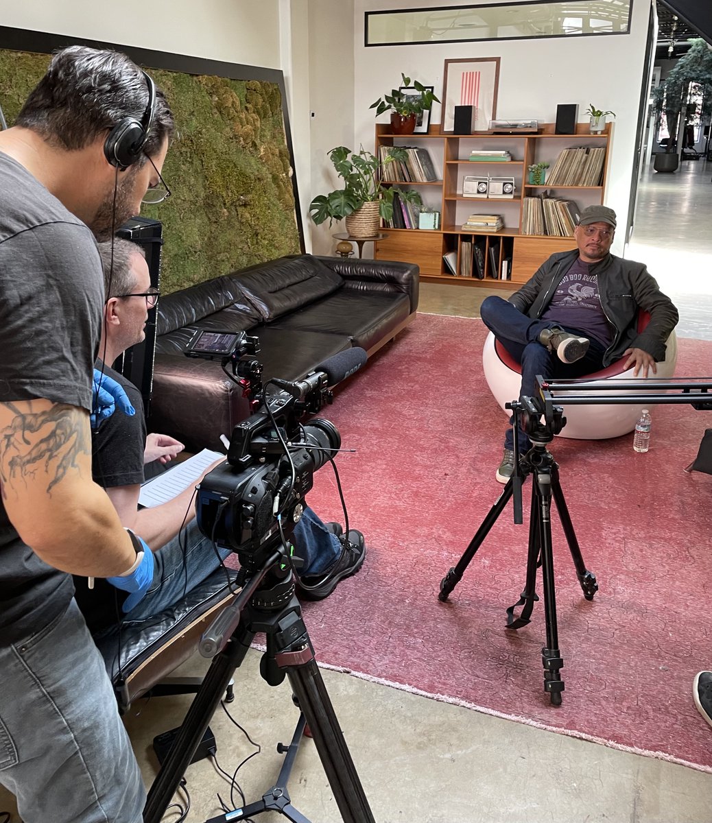 35000watts's tweet photo. Here are a few behind the scenes pictures from our interview with Joey Santiago, lead guitarist for the #Pixies.
#35000watts #behindthescenes #joeysantiago #pixiesband #behindthecameras #documentary #musicdocumentary #interviewshoot #collegeradio #indiemusic #alternativemusic https://t.co/xEaSBd1uD0