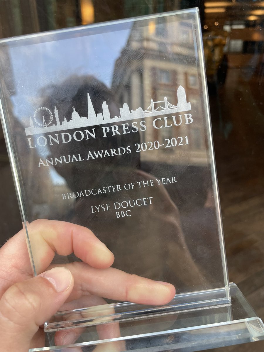 tonyprod77's tweet photo. Very proud to collect this well deserved award for @bbclysedoucet as Broadcaster of the Year from the @londonpressclub @BBCWorld @BBCNewsPR https://t.co/XULRhKFWsx