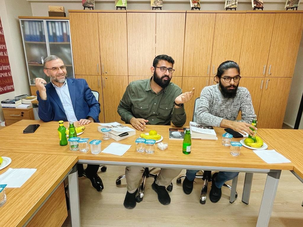 AnasMAwan's tweet photo. 🇵🇰🇹🇷Pakistani students at İlke Yayınları & @evrenseldeger along with Respect @aslanbalci1 (İİUİ) ,Hocam Ayhan Küçük and Dr Ahmet Yüksel on a breakfast gathering.
Dr Ahmet and Aslan Balcı have studied in Pakistan .
@JamiatTr
#pakistanistudentsinturkey https://t.co/q7JMNPlBEo