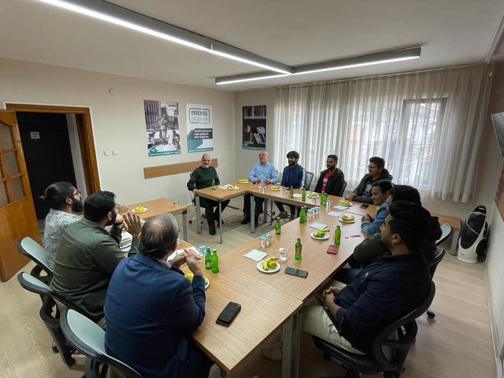 AnasMAwan's tweet photo. 🇵🇰🇹🇷Pakistani students at İlke Yayınları & @evrenseldeger along with Respect @aslanbalci1 (İİUİ) ,Hocam Ayhan Küçük and Dr Ahmet Yüksel on a breakfast gathering.
Dr Ahmet and Aslan Balcı have studied in Pakistan .
@JamiatTr
#pakistanistudentsinturkey https://t.co/q7JMNPlBEo