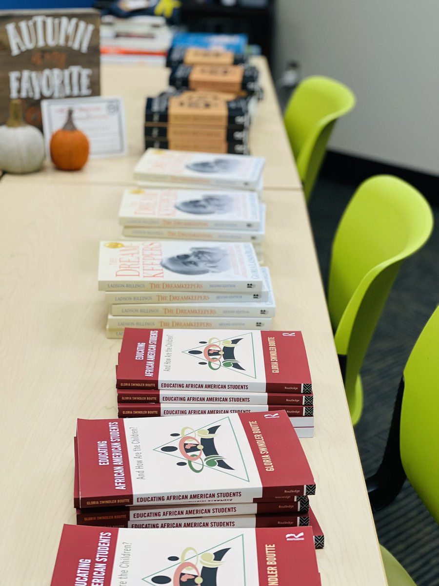 PortersPitch's tweet photo. 15 of our @CEWNorth teachers are participating in the University of South Carolina cohort, earning their M.Ed in teaching- halfway there guys and I am so incredibly proud of you!!! 👏🏼 👏🏼 👏🏼 https://t.co/GFE0b4Qm6m
