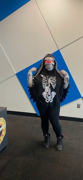 MyWarden2014's tweet photo. Spirit week is in full swing at work, ready to trick or treat!!! #ourcallcenterrocks #funatwork #wegotspirityeswedo @HustleHouseMSS @OS_CallCenter @wloceansprings @ZehrenCraig https://t.co/S2WN1pIG0A