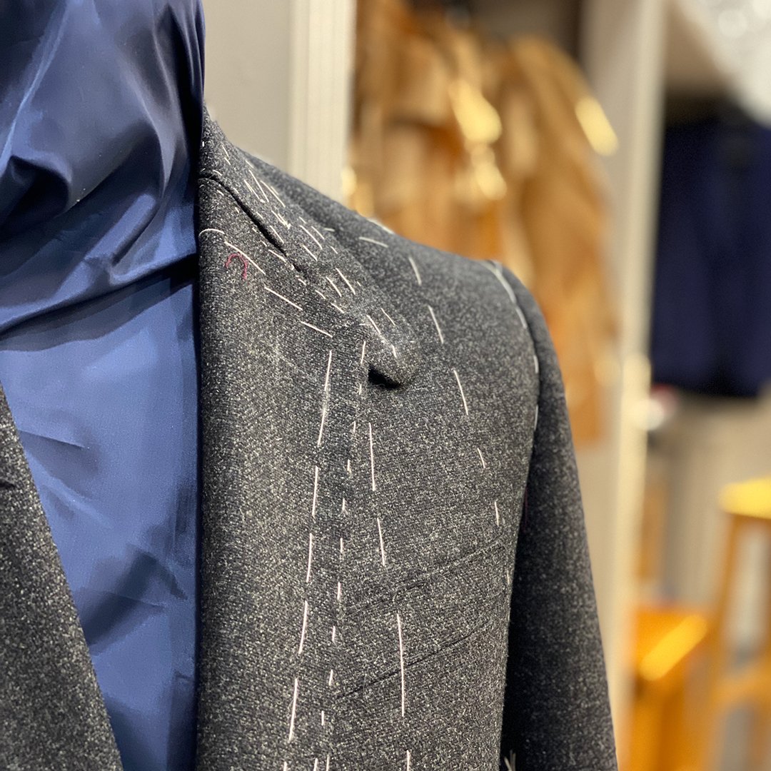 meyer_mortimer's tweet photo. A storm collar bespoke jacket; made using @harrisons1863 Porter & Harding 18oz #Thornproof cloth.
For more information about us and our #tailoring, please visit our website
https://t.co/28TQt3kgan
#savilerow #bespoke https://t.co/yCJPSP1b4i