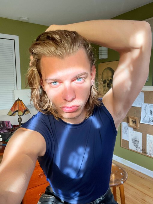 Good morning Twitter ☀️🔥 Woke up all sweaty &amp; horny 🥰😈 https://t.co/KB9KMNvLMU