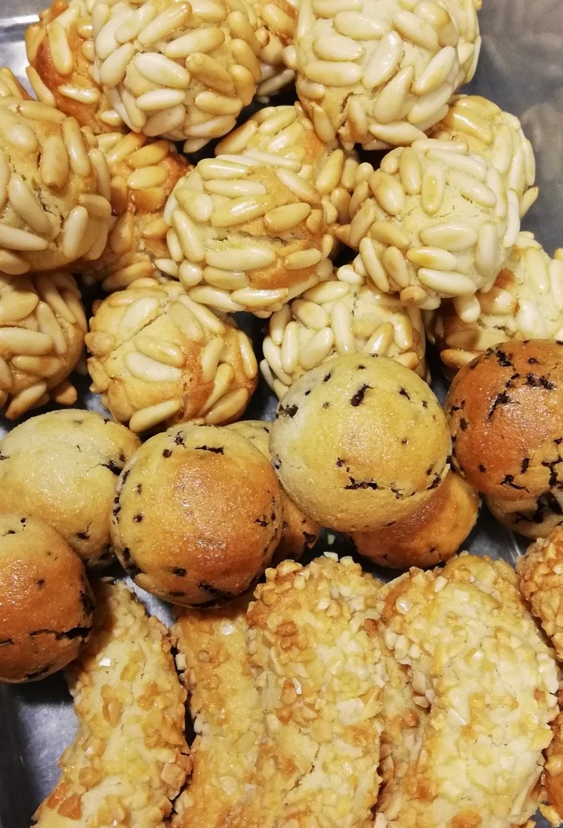 roteixido's tweet photo. @postudelleida Aquí van els meus panellets! #fetsacasa#pocsperobons#fetsambamor. https://t.co/6D2hUxfBIq