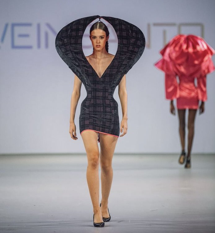 AzraelRossi's tweet photo. Arab Fashion Week Celebrates its Return to Physical Shows at Dubai Design District
The Fashion Icon Awards 2021, 24 October 2021
Arab Fashion Week-Women’s Spring Summer 2022, 25-28 October 2021
Learn more: https://t.co/ntFHAneoyU
#ArabFashionWeek #Thisisd3 #Dubai https://t.co/BngnrpQ2YZ