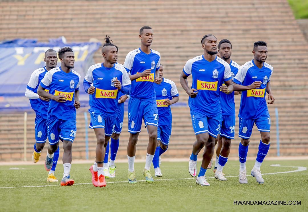ATabligbo's tweet photo. Écho des Chameaux

Notre attaquant vedette, Godwin Azanyitaga qui fût le meilleur buteur de l'équipe la saison dernière avec 5 réalisations en 10 matchs, séjourne actuellement à Kigali (Rwanda) où il passe des tests avec Rayons Sports de Rwanda.
Bon vent à lui ### https://t.co/4PizgWHh8z