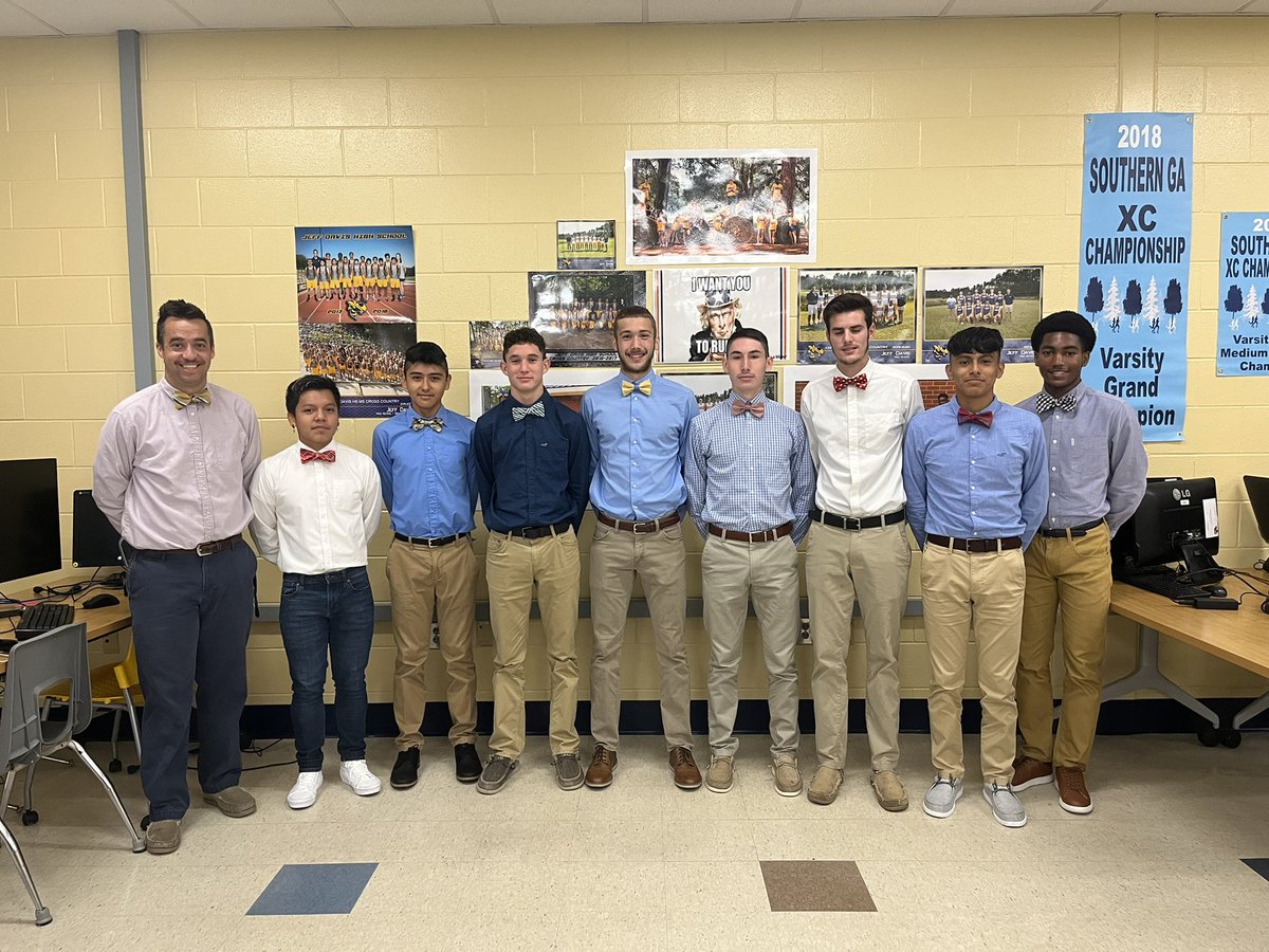 itsdustyallen's tweet photo. It’s the day before region, so we wear bow ties. Let’s go @JeffDavis_XC! #jdxc https://t.co/OXRqyx8CCy