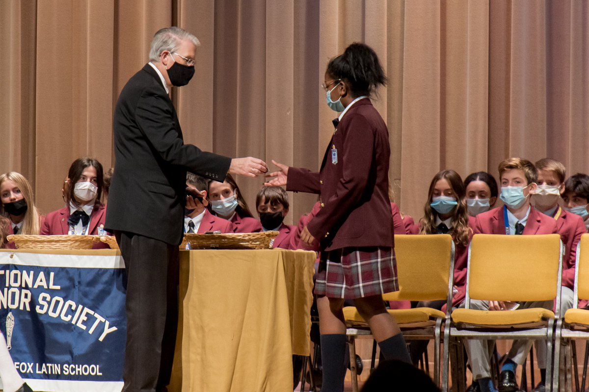 Kellenberg's tweet photo. The High School and Latin School students received their academic awards this week for their accomplishments during the 2020-2021 academic year. Congratulations on your success during a very unique school year! 🎓📚🎖
#Academics #Awards #LatinSchool #Kellenberg #Firebirds https://t.co/dhLw6sAqGP