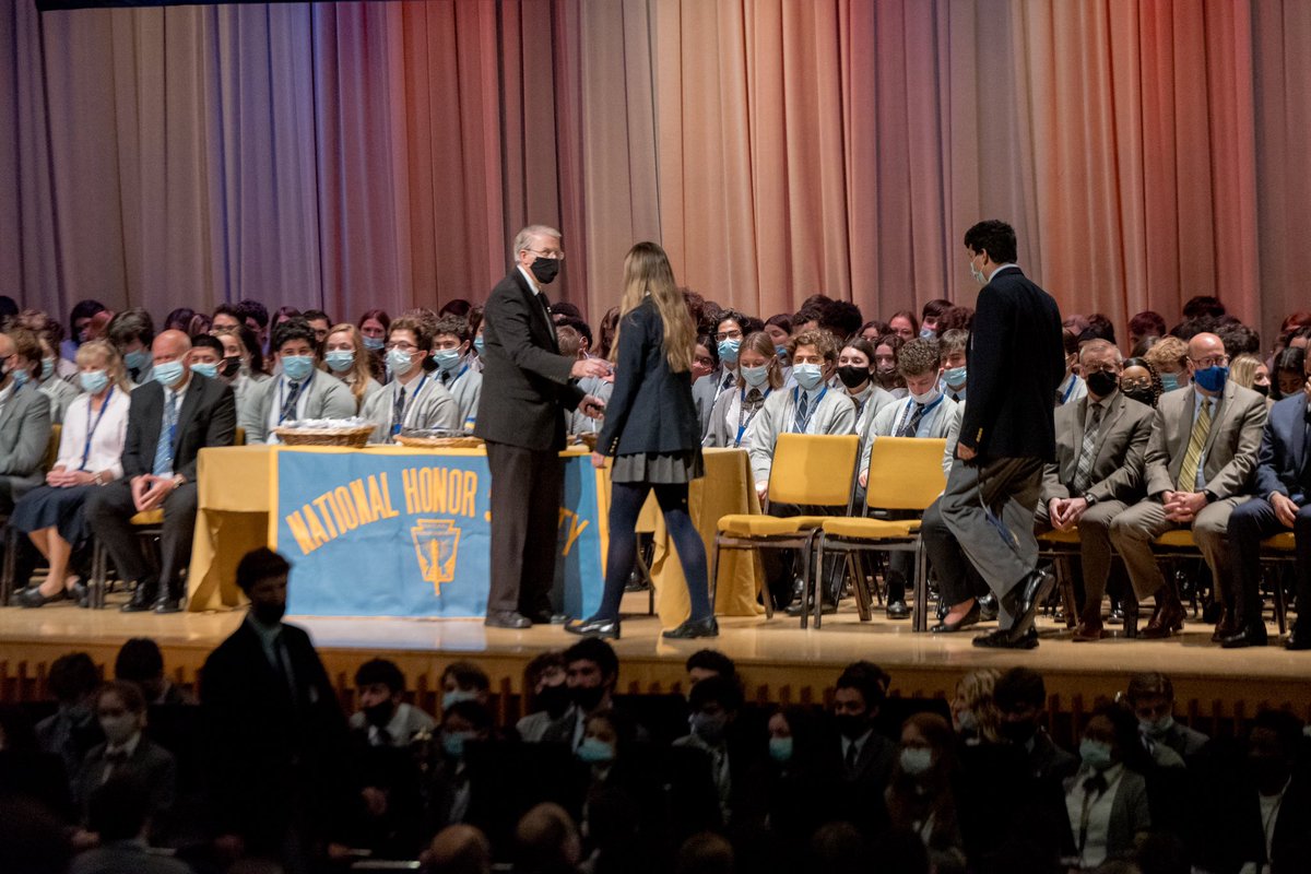 Kellenberg's tweet photo. The High School and Latin School students received their academic awards this week for their accomplishments during the 2020-2021 academic year. Congratulations on your success during a very unique school year! 🎓📚🎖
#Academics #Awards #LatinSchool #Kellenberg #Firebirds https://t.co/dhLw6sAqGP