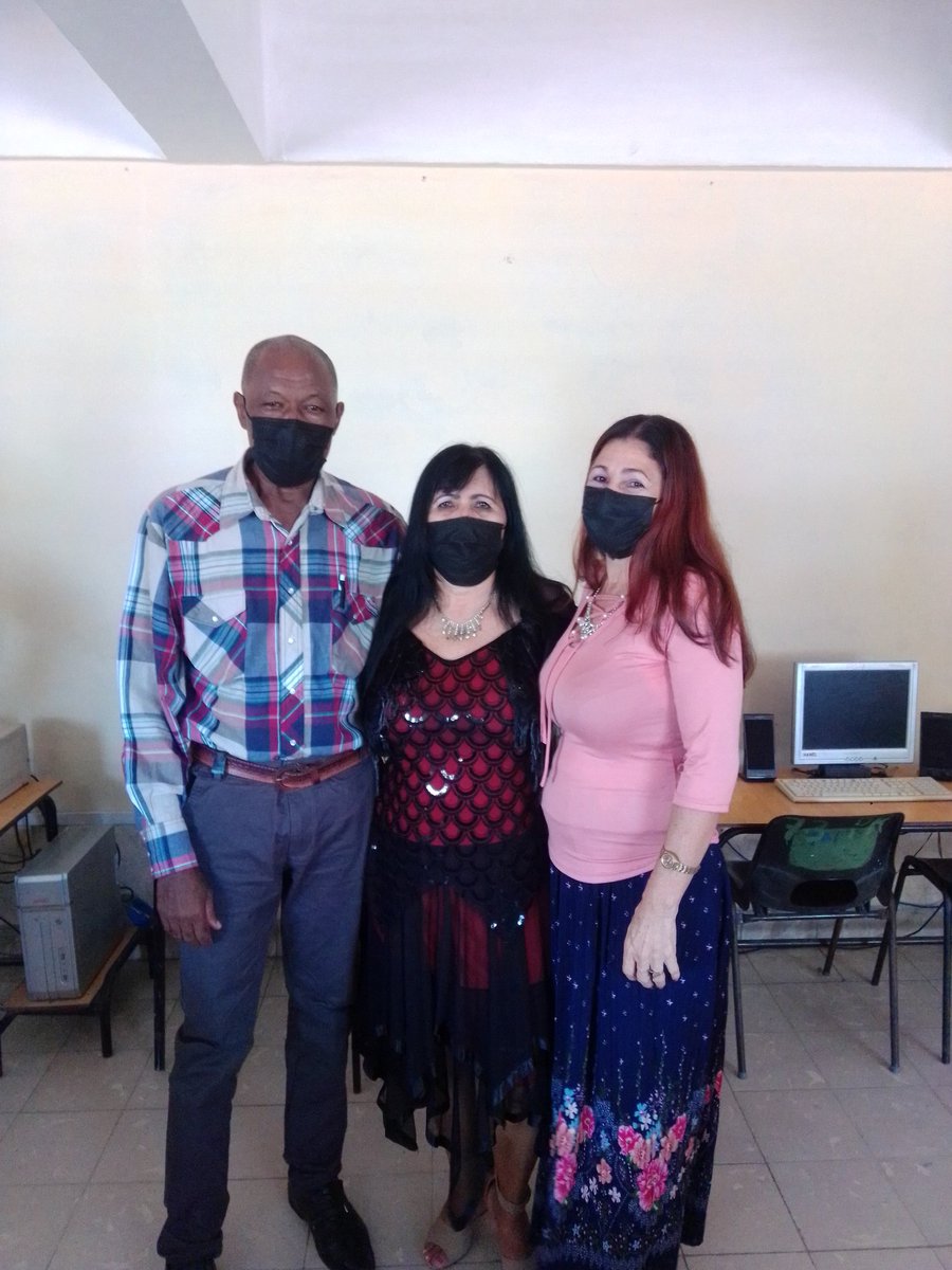 BasicaBoti's tweet photo. Se desarrollan las discusiones en la especialidad de Química en Guantánamo.Las secundarias básicas sumando especialistas.#NivelEdicativoSbgtmo.NeldaCastillo.#Revilla. https://t.co/ExnoS8MSvx