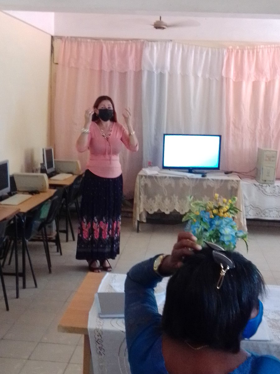 BasicaBoti's tweet photo. Se desarrollan las discusiones en la especialidad de Química en Guantánamo.Las secundarias básicas sumando especialistas.#NivelEdicativoSbgtmo.NeldaCastillo.#Revilla. https://t.co/ExnoS8MSvx