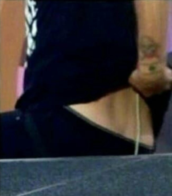 lwtrealm's tweet photo. saw louis' back dimples

*died* https://t.co/NqBaYrbAa6