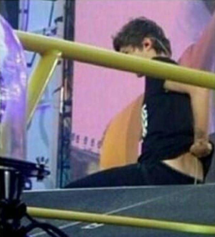 lwtrealm's tweet photo. saw louis' back dimples

*died* https://t.co/NqBaYrbAa6