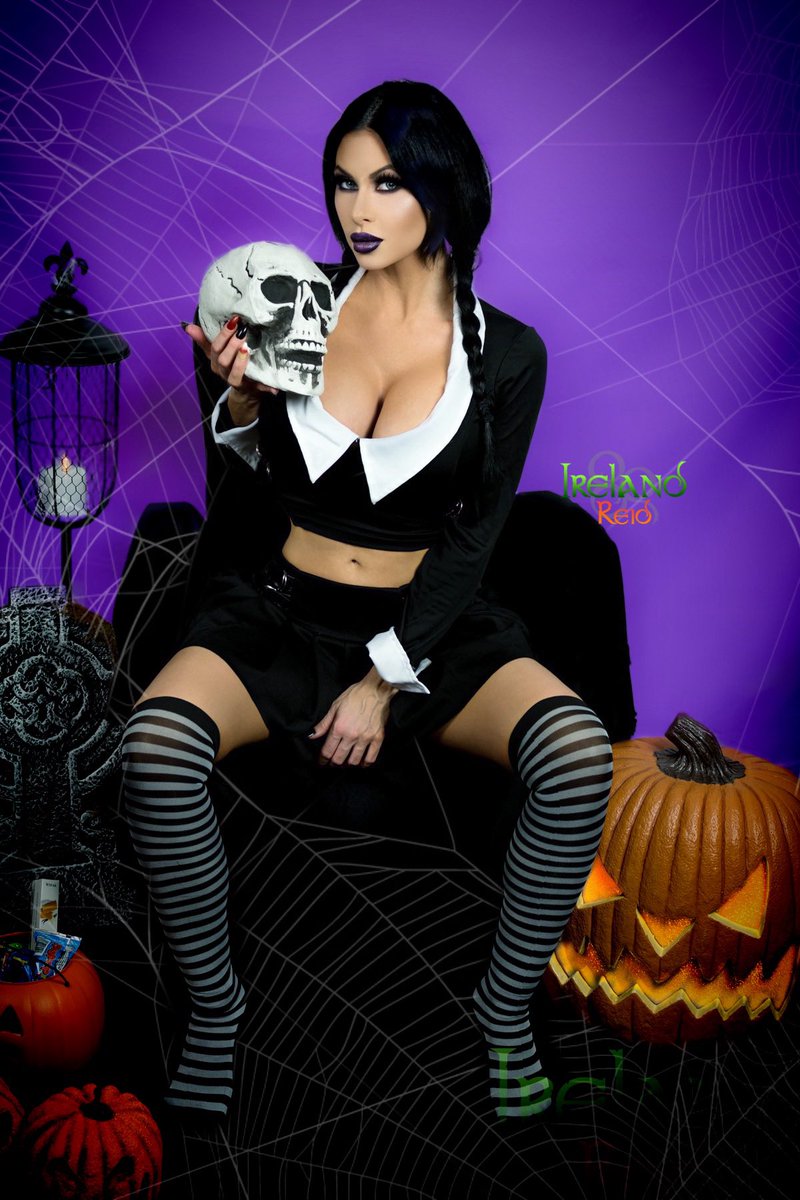 Irelandreid's tweet photo. Be afraid. Be very afraid. 😈💜🦇🕸 https://t.co/o7APGbxj9o