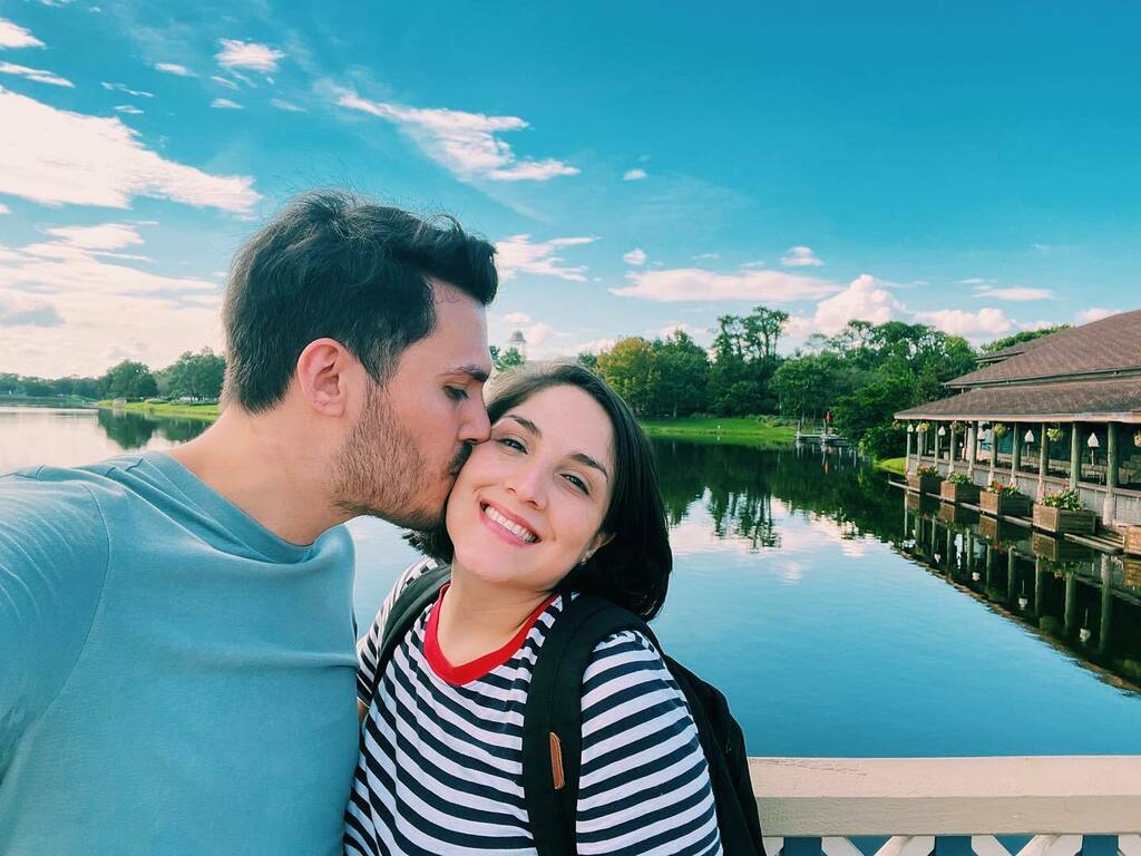 Estar casado con tu mejor amiga es la que va! Hace 3 años yo lo hice y es de las mejores decisiones de mi vida! 
Poder pasar la vida con vos es algo que me deja sin palabras! Cómo disfruto cada momento de chistes, risas, momentos serios y poder servir ju… instagr.am/p/CViPWqnpMXV/