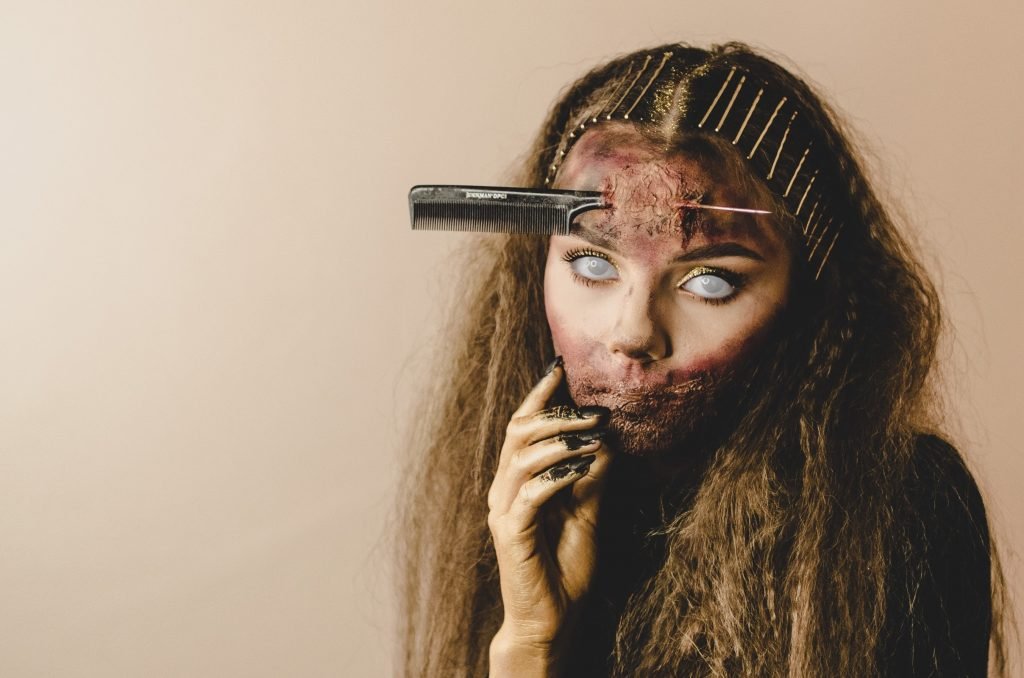 Check out these top tips to stay safe if you're planning to dress up with coloured contact lenses this Halloween...

washingtonway.co.uk/avoid-hallowee…