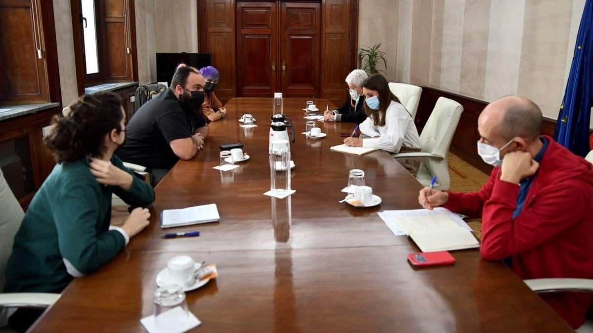 La ministra <a href="/IreneMontero/">Irene Montero</a> y la directora general de Diversidad Sexual y Derechos LGTBI <a href="/btcpd/">Boti García Rodrigo</a> se han reunido esta mañana con <a href="/NoBinaries_es/">No Binaries España</a> para avanzar en el reconocimiento institucional de las realidades no binaries en España.

✅ Más información: cutt.ly/0RFqBmH