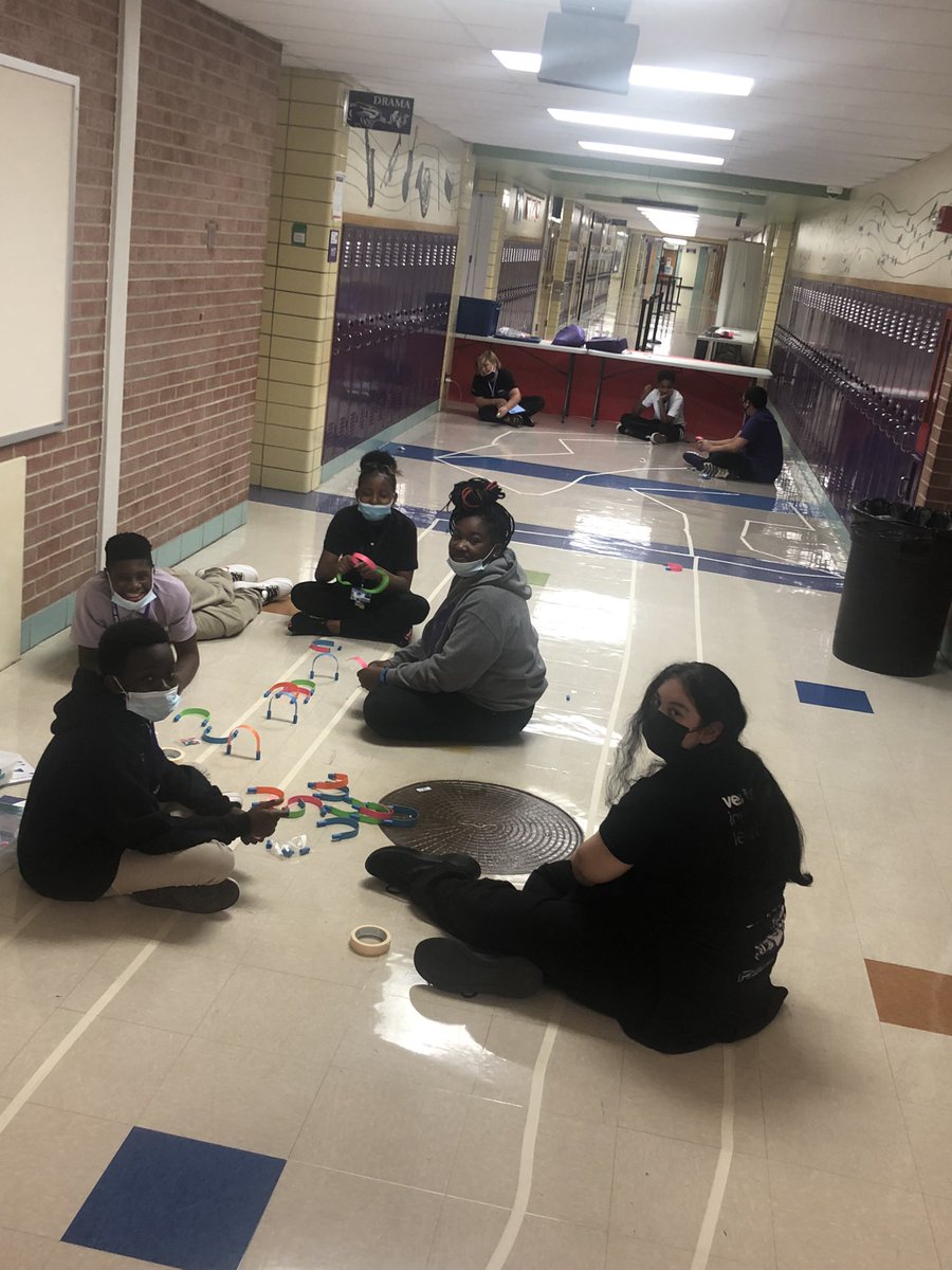 teachdoodah's tweet photo. So proud of my tech team for creating a fun STEAM night for our families. #studenttechleaders #wpsproud #dpvils https://t.co/9KSvWqxEBt